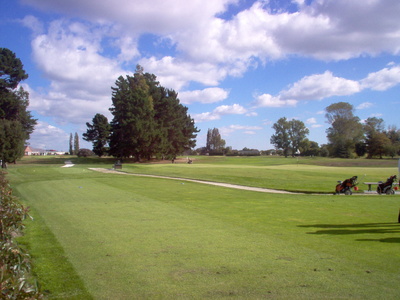 christchurch_golf_club_looking_down_the_18th_fairway_to_the_clubhouse_and_across_the_17thand_1st_double_green_400